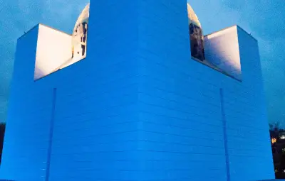 Със сини светлини в Русе се отбеляза Световният ден за информираност за аутизма /галерия/ Със сини светлини в Русе се отбеляза Световният ден за информираност за аутизма /галерия/