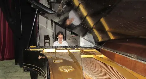 Носещ спомени от великия Шостакович роял възкръсва след десетилетия забрава