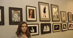 Абитуриентка от Английската  дебютира като фотограф