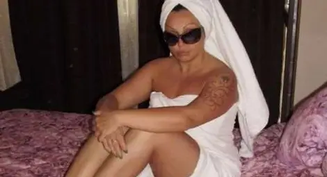 Учителка от Дупница се разголи във Фейсбук