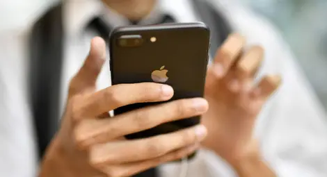 „Гардиън“: Хакери са крали с години данни от потребители на iPhone „Гардиън“: Хакери са крали с години данни от потребители на iPhone