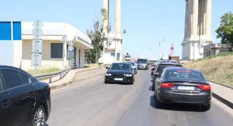 Без сериозно забавяне се преминава Дунав мост при Русе по време на ремонтните дейности