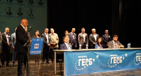 Бойко Борисов на среща в Русе: Светът се преразпределя и ни трябва много силно правителство със силни преговарящи! /галерия/