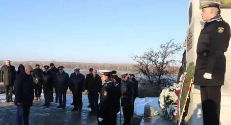 Висшето военноморско училище отбеляза 145 години от създаването си  с тържествена церемония пред Паметника на моряка в Русе