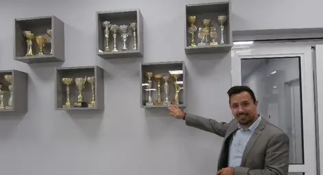 Това не са всички призове, тепърва имаме да подреждаме още поне толкова купи, казва преподавателят Йордан Адолфов. Снимка: Авторът Това не са всички призове, тепърва имаме да подреждаме още поне толкова купи, казва преподавателят Йордан Адолфов. Снимка: Авторът