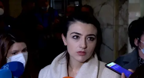 Лена Бориславова преди разпита в прокуратурата: В списъка има хора с изнесени данни в медиите Лена Бориславова преди разпита в прокуратурата: В списъка има хора с изнесени данни в медиите