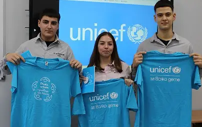 УНИЦЕФ зарадва учениците от Гимназията по туризъм в Русе с подаръци и вдъхновяващо послание за училище без насилие