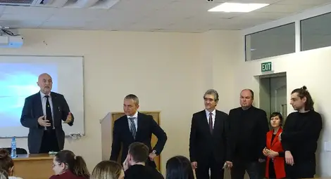 Млади предприемачи споделяха  опит от успешния си бизнес