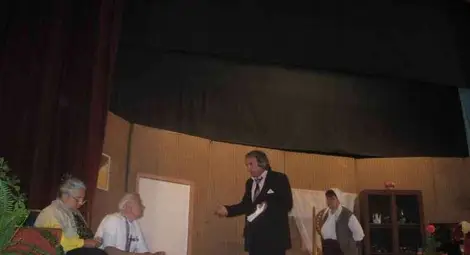 Самодейци от Борово поставиха  &bdquo;Службогонци&ldquo; на Иван Вазов