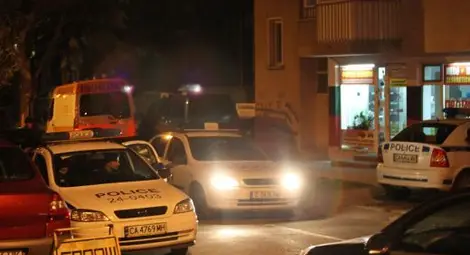 Драмата в квартал &bdquo;Стрелбище&rdquo; продължава вече над 15 часа