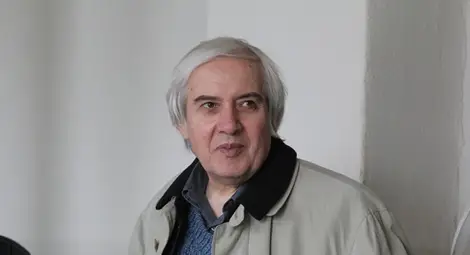 Наставникът на поколения шампиони по физика Тео: Не работя за признание, а за удовлетворение Наставникът на поколения шампиони по физика Тео: Не работя за признание, а за удовлетворение