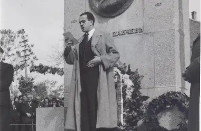 Змей Горянин произнася слово при откриването на Паметника на поета Стамен Пенчев в Ботевград, 1939 г.