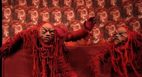 Куклената постановка &bdquo;Пурпурният остров&ldquo; на Теди Москов.