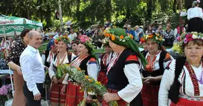 300 пенсионери празнуват Еньовден на Текето