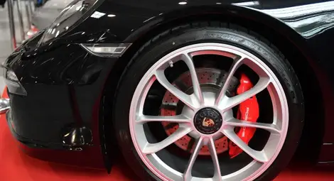 Подарък като за Коледа! 80-годишен си купи 80-ото Porsche в живота си