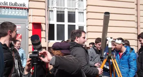 В Пловдив гледат затъмнението с Камера обскура