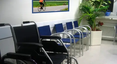 Фирми, наемащи хора с увреждания, плащат такси на държавата