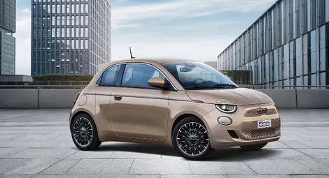 Електрическият FIAT 500 отваря &bdquo;магическа&ldquo; врата за задните места /галерия/