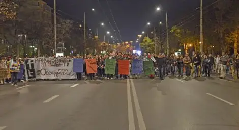 Протестиращи блокираха кръстовището пред Софийския университет, контрапротестът атакува Фандъкова