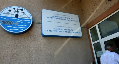 НИМХ спира протестите, до 31 октомври МОН внася проект за изследователски институт