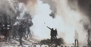 Потресаващи снимки от Киев във фотоизложбата „Майдан“ 