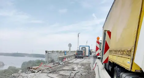 Основният ремонт на Дунав мост при Русе продължава с премахване на първите стоманобетонови панели