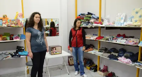 Доброволци разпродават дарени вещи в помощ на 6-годишния Павел