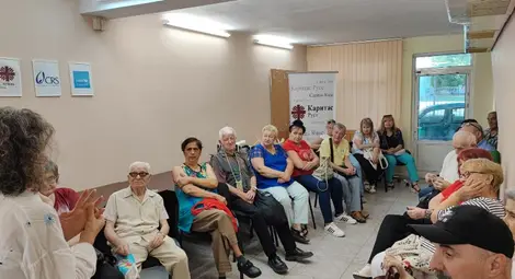 Людмила от България обяснява името си - мила към хората. И аз, и аз, казва Людмила от Украйна