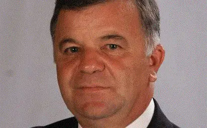 Кметът на Две могили остава с 900 лева заплата засега