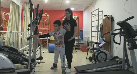 Криси е упорит, дори инат, но точно инатът му помага да следва мечтата си - един ден да стане като Христо Стоичков