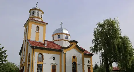 Владиката освети обновения храм &bdquo;Св.Архангел Михаил&ldquo; в Сандрово