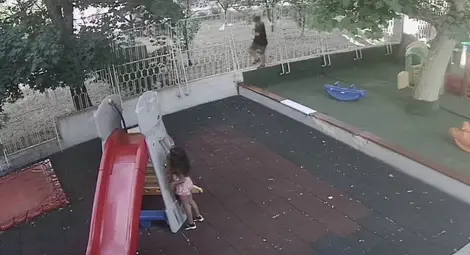 &bdquo;Забавленията&ldquo; започват невинно, но завършват брутално.      Снимка: ДГ &bdquo;Дъга Русе&ldquo;