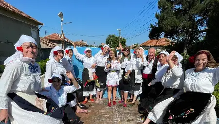 С автентичен ритуал самодейци от Долна Студена откриха жътвата С автентичен ритуал самодейци от Долна Студена откриха жътвата