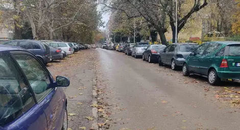 Машинно метене затруднява за ден паркирането по ул. &bdquo;Студентска&ldquo; в Русе