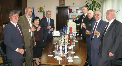 Наздравица с 16-годишно уиски вдигнаха бивши губернатори на гости на Бурджиев