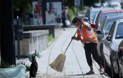 Държавата спира да плаща на циганки с метли, ще дава за лелки в детски градини