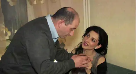 "Съдби на кръстопът" - Съпруга живее с трима мъже