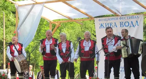 &bdquo;Сандровците момци&ldquo; спечелиха специалния приз на &bdquo;Жива вода&ldquo;