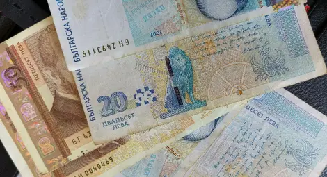 828 лева средна  заплата в Русенско