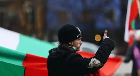 Протестиращи се събраха пред НДК срещу зеления сертификат