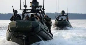 Морските спецчасти демонстрират в Русе освобождаване на кораб от терористи