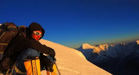 Погребват Иван Томов до убитата журналистка Виктория Маринова Погребват Иван Томов до убитата журналистка Виктория Маринова