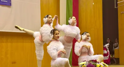 Над 120 деца и младежи от различни етнически групи се включиха в концерта „Да празнуваме заедно“ в Русе Над 120 деца и младежи от различни етнически групи се включиха в концерта „Да празнуваме заедно“ в Русе