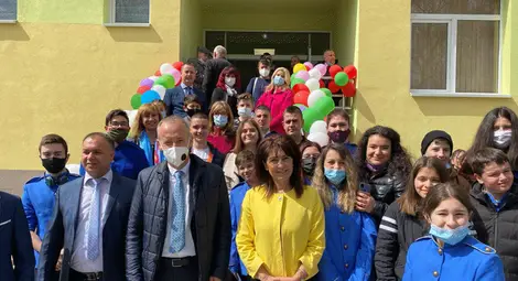 Министър Вълчев се надява, че следващата учебна година ще започне присъствено