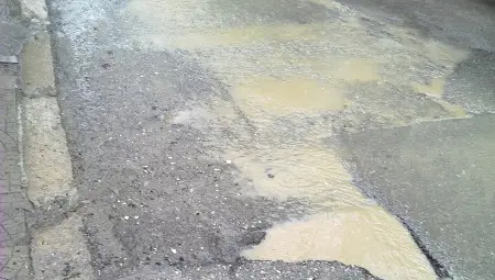 Общината осъдена да плати 1708 лева заради еднометрова дупка на &bdquo;България&ldquo;