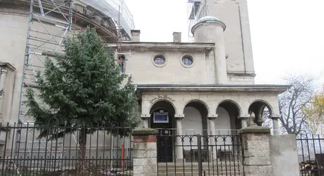 &bdquo;Света Петка&ldquo; посреща Рождество с ремонтирани куполи и нов вход