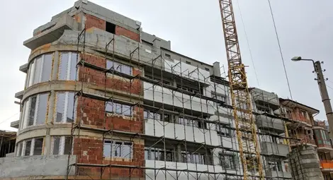 Строителство на едва девет сгради е  започнато през първото тримесечие