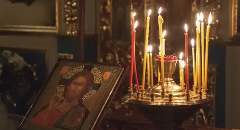 Синодът реши в църквите да горят само восъчни свещи Синодът реши в църквите да горят само восъчни свещи