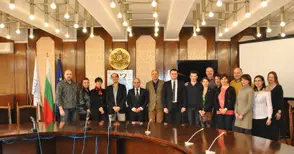 Бивши възпитаници на Училището по изкуствата гостуваха на кмета Стоилов