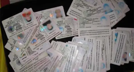 Престъпници изкупуват български лични карти за бежанци Престъпници изкупуват български лични карти за бежанци